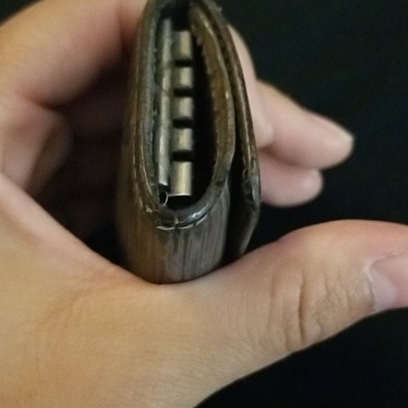 Used authentic Grey/Taupe Louis Vuitton key wallet - Picture 9 of 15